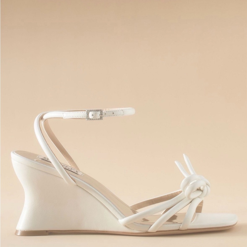 NWT Badgley Mischka White Knotted Ankle-Strap Wedge Sandals - Picture 2 of 3